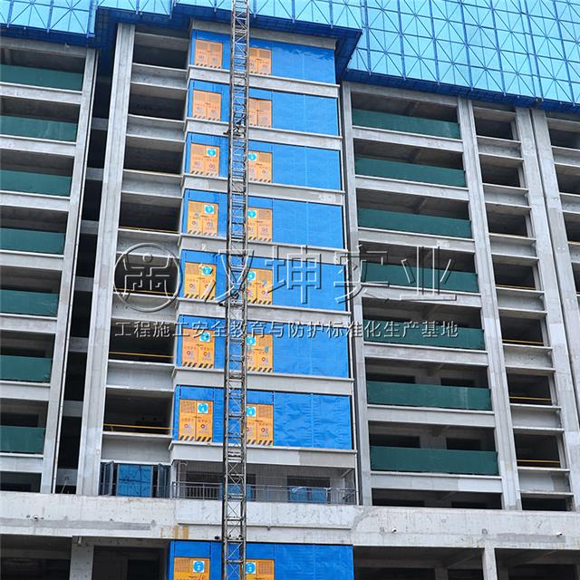 广东佛山施工电梯防护门与施工升降机楼层防护门 安全与规范详解